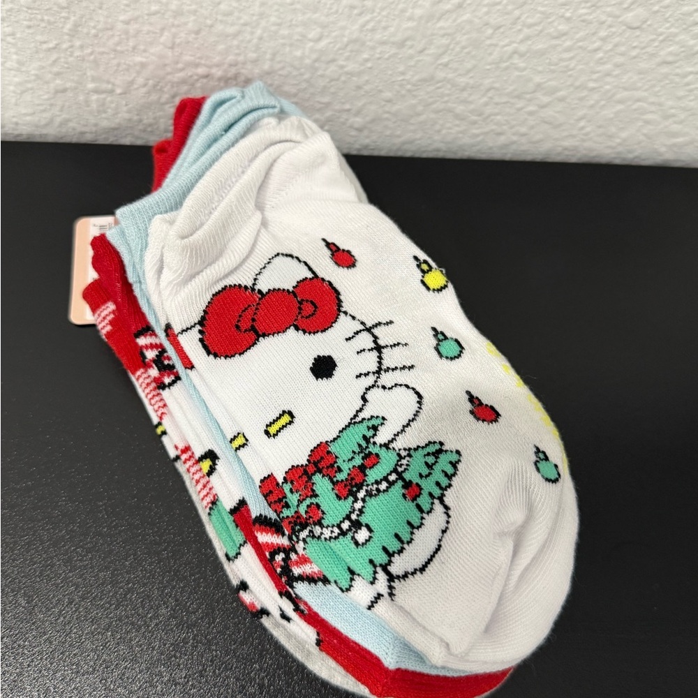 Nwt Hello Kitty Women’s socks set